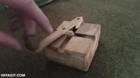 mecanismo,antiguo,madera,funciona a la perfección,manivela que se autobalancea