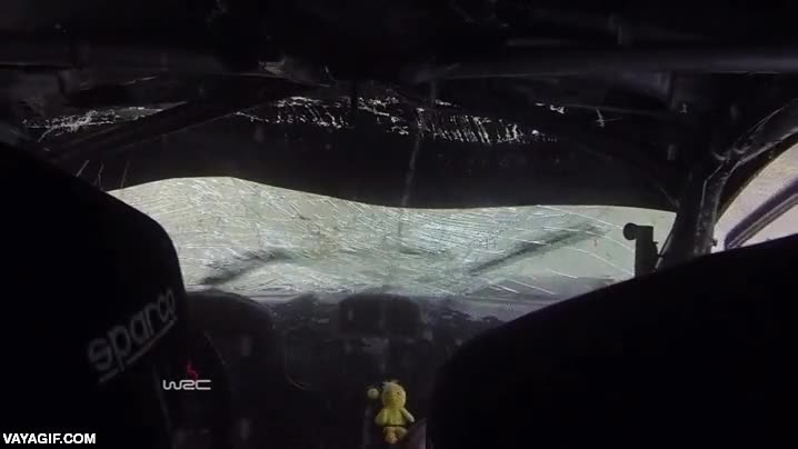 accidente,coche,rally,chocar,caer al agua,inundarse en segundos,llenarse de agua,abandonar el coche,no pas&oacute; nada