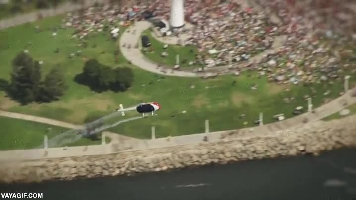 Enlace a Creo que así no se pilota un helicóptero normalmente, pero menudo acróbata