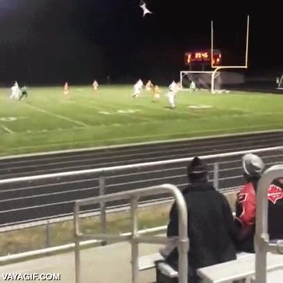 partido,lanzar,salir volando,explosión,jugador,saque de banda,voltereta,michael bay