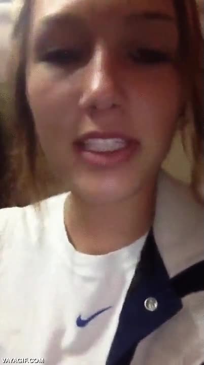 Enlace a Aprende la lección, no uses tus dientes para quitarte la manga del jersey