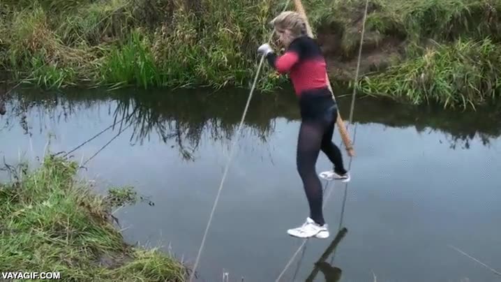 Todos sabíamos que esto no podía acabar bien, menos ella cruzar,río,agua,cuerdas,rama de bambu para estabilizar,aprendiz de ninja,fail,chica