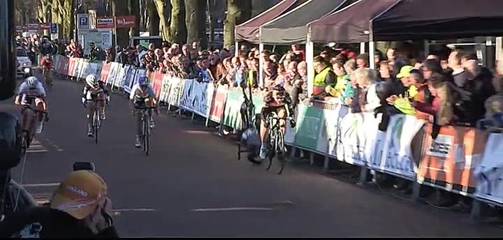 boicot,golpe,manillar,desequilibrar,caer,caida,al suelo,trolleada