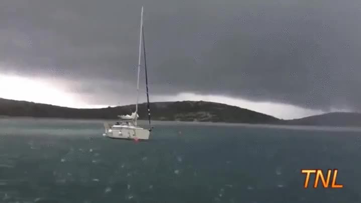 rayo,impactar,agua,electricidad,barco,barca