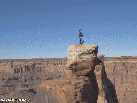 equilibrismo,subir,altura,equilibrio,con el dron para grabarlo,grabacion,yoga