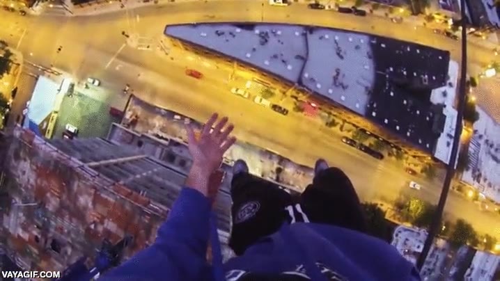 digno de admirar,gr&uacute;a,colgar,temerario,un resbal&oacute;n y a volar,valiente,cuadraos los tiene,fijo que es ruso