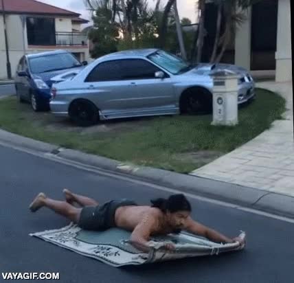 alfombra m&aacute;gica,no vuela pero se arrastra,aladdin,arabe,un poco m&aacute;s modesto