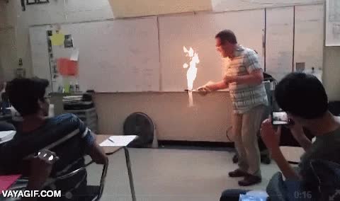 profesores que se lo curran,quimica,fuego,suelo,arder,clases