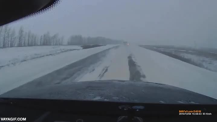 camion,coche,esquivar,por medio,pasar,justo,justito,por poco