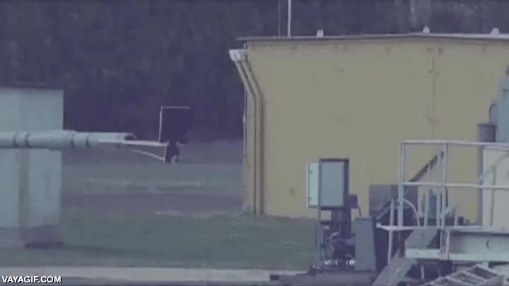 velocidad,2km/s,proyectil,cohete,lanzar,explosion,artilleria