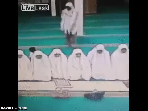 oportunistas,robar,mezquita,durante el rezo,rezar,arabes