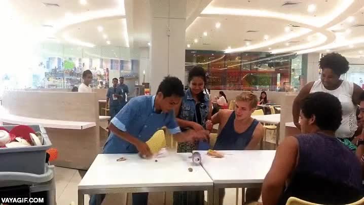 velocidad,ninja,limpiar,limpiador,mesas,camarero,los turistas lo flipan