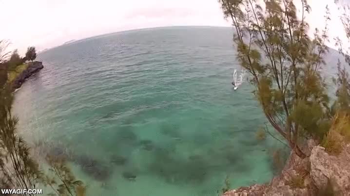 saltar,wingsurf,por poco,si llegan a chocar menudo viaje,esquivar