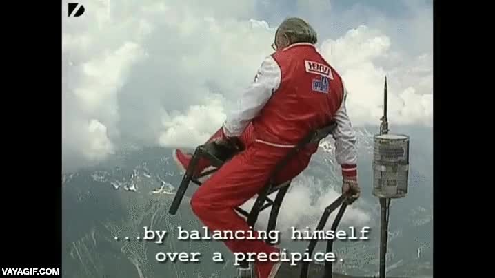 se&ntilde;or mayor,equilibrio,silla,sobre dos vasos,patas,esta acci&oacute;n se llama retrepar