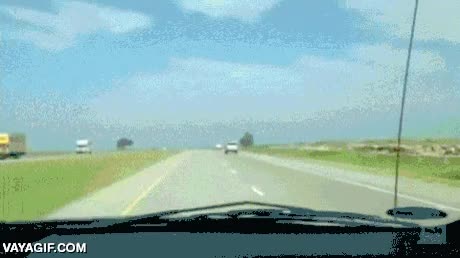 saltar,remolque,rampa,tanto gta ha hecho mucho da&ntilde;o,grua,salto,fail,menos mal que no lo he hecho nunca