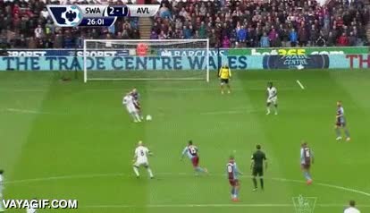 swansea,marcar,gol,medio campo,adelantado,fail,golazo,portero buscando setas