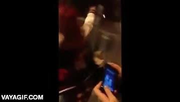 marquesina,atravesar,romper,vidrio,excesiva alegria que se paga cara,fail,chica,taja