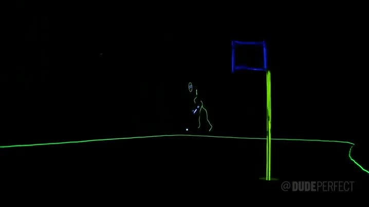 dudeperfect,trick shots,tiros,acertar,brillar en la oscuridad,neones