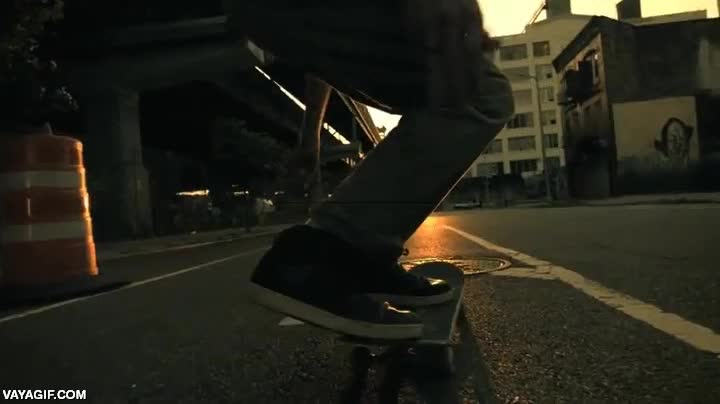 camara lenta,atardecer,monopatin,skate,truco,acrobacia