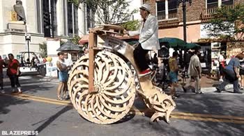 velocipedo,bicicleta rara,pedalear,madera,inventos