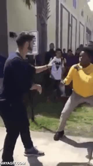 pelea,trolleada,enga&ntilde;ar,compa&ntilde;eros,fingir,simular