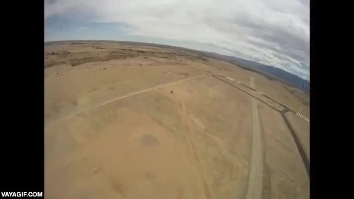 paracaídas,aterrizar,chocar,remolque,no sé qué pretendía pero tela,fail