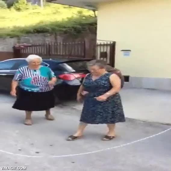 abuelas,saltar,cuerda,comba,rodillas que aguantan toda una vida,y yo con el menisco hecho caldo,se&ntilde;oras mayores,el que tuvo retuvo