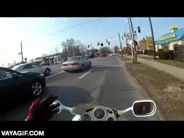 moto,chocar,si lo has visto no te ansies,motorista,fail,se va de cabeza