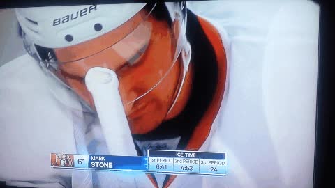 mark stone,hockey sobre hielo,tomate algo,fail,al reves,es lo que tiene la concetraci&oacute;n,jugador