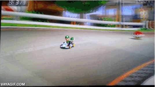 luigi,death stare,mirada de la muerte,salvarse en el &uacute;ltimo momento,caparaz&oacute;n rojo,caparaz&oacute;n verde,mario kart 8