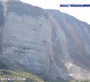 toda la loma se viene abajo,montaña,desprenderse,corrimiento de tierra,debe ser brutal ser testigo directo,imagina el ruido