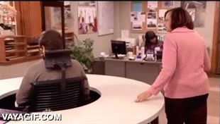 esquivar,evitar,pesada,campana,campanera,ignorar,pasando,haber venido,apuntes,pedir