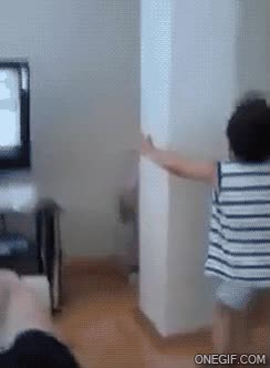 ni&ntilde;o,trepar,escalar,hay que estar muy fuerte,columna,spider-man