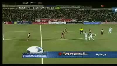 amenaza,tarjeta roja,preparar,sacar,lentamente,la estáis viendo no?,arbitro,futbol