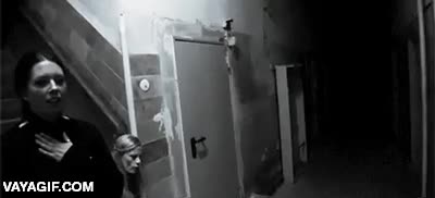 Lo guay de usar una cámara con detector de caras en un edificio abandonado sorpresa,detectar,detección,miedo,presencia desconocida,presencia,fantasma
