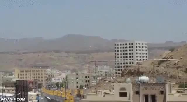 yemen,arabia saudi,bombardear,almacen,munici&oacute;n