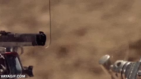 katana,disparar,bala,partir,en dos,por la mitad,buena punter&iacute;a