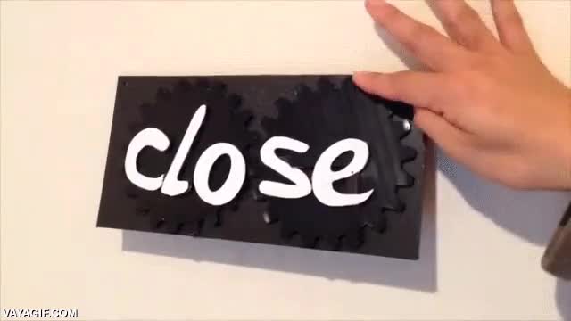 open,close,letrero,cartel,ruedas dentadas,mecanismo,muy ingenioso