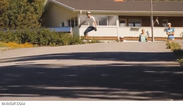 longboard,deslizarse,flexiones,salvandose de una rascada guapa,cuesta abajo