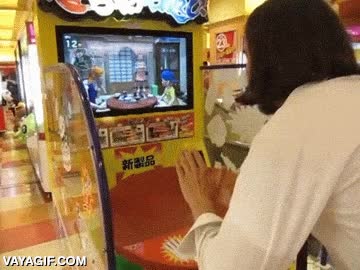 maquina recreativa,en japon,donde sino,tirar,mesa,desahogarse,gesahogo