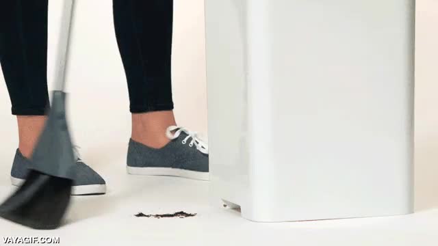 recogedor,pala,escoba,barrer,llevar la basura hasta el cubo,idea genial