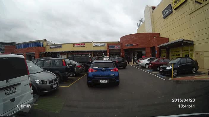 rabia,frustracion,torpeza,no saber aparcar,coche,supermercado