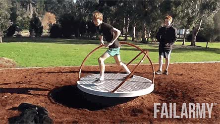 aunque juegues despacio,siempre se lia,fail,caer,chaval,tontaco,al suelo,suerte que es blandito