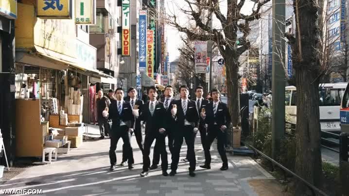 japoneses,ritmo,bailar,movimiento,publicidad,se salen