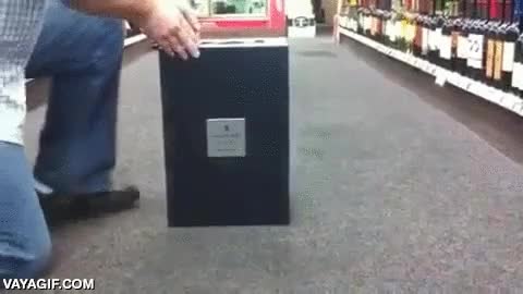 ya son ganas de malgastar tanta pasta,pijos,ricos,millonarios,cognac,co&ntilde;ac,20000 dolares,se podr&iacute;a ayudar a mucha gente con ese dinero