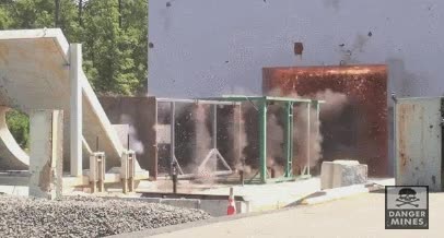 arma,proyectil,lanzar,perforador,atravesar,perforar,varias paredes