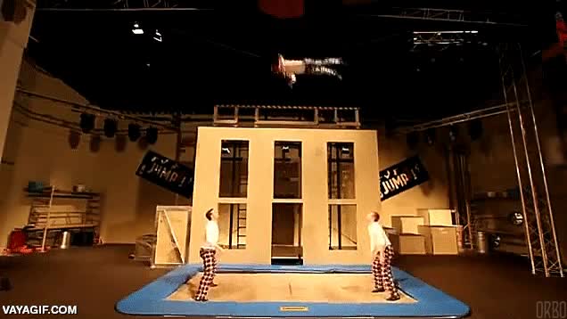 cama elastica,saltar,salto,altura,alto,ayuda,dar impulso