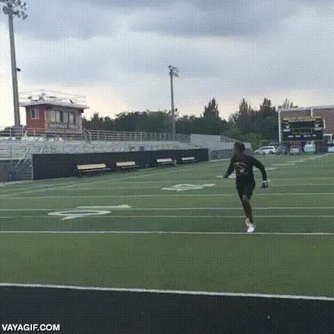 envidiar,jugador,futbol americano,voltereta,backflip,en el aire,receiver