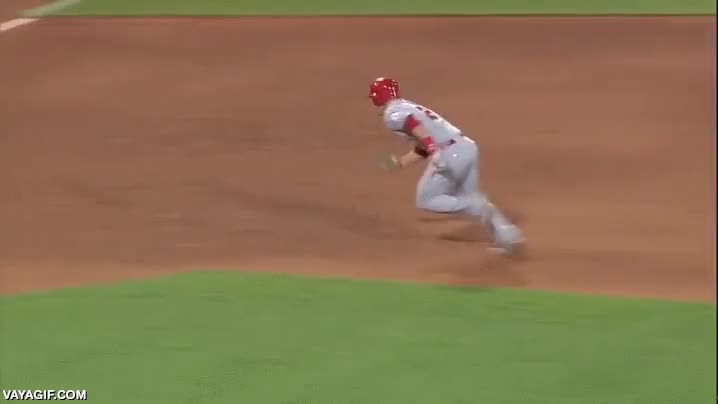 Mike Trout,base,salvar,safe,llegar,tiene que tocarle con el guante,dive