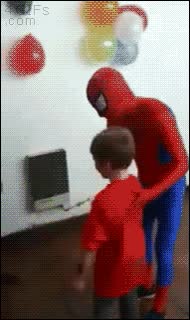 spider-man,voltereta,backflip,de boca,caer,se tuvo que hacer da&ntilde;o,parece que queda inconsciente
